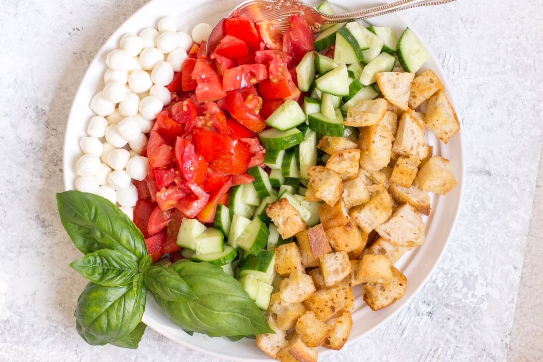 Simple Panzanella Salad - MEtirementblog