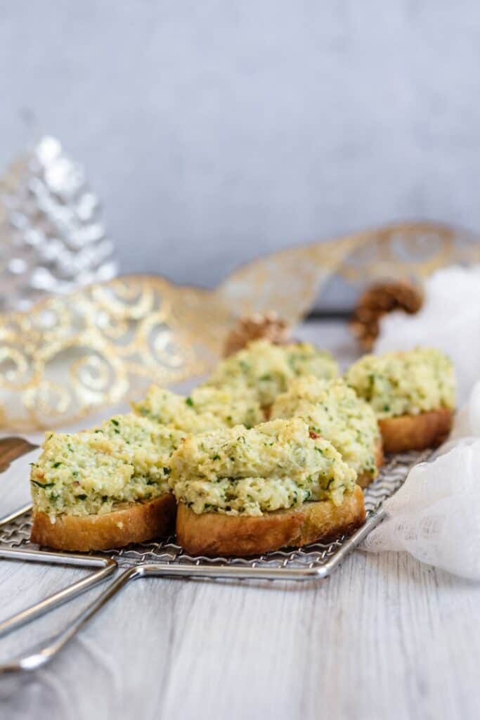 Roasted Cauliflower Crostini Puffs